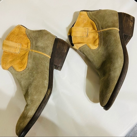 Steve Madden Midnite Women Gray Suede Beige Trim Cowboy Ankle Boots Sz 7.5M - Picture 2 of 6